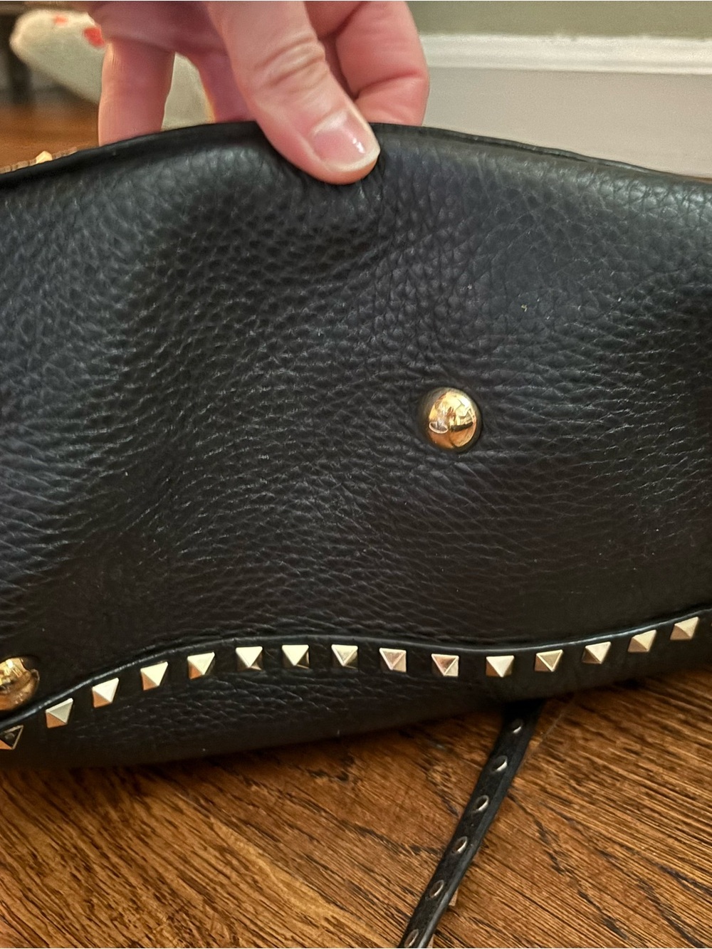 Valentino Garavani Black Pebbled Leather Shoulder Bag with Gold Rockstuds - Picture 11 of 16